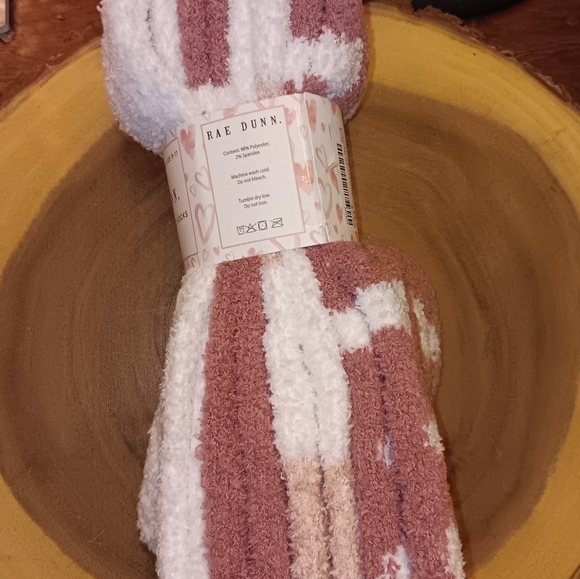 Rae Dunn Valentine's ladies socks. Set of 4 - Picture 2 of 4